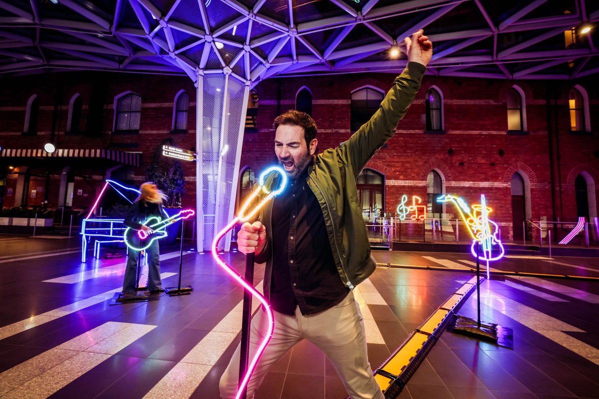 Rialto Aglow: A Neon Winter Wonderland — 3